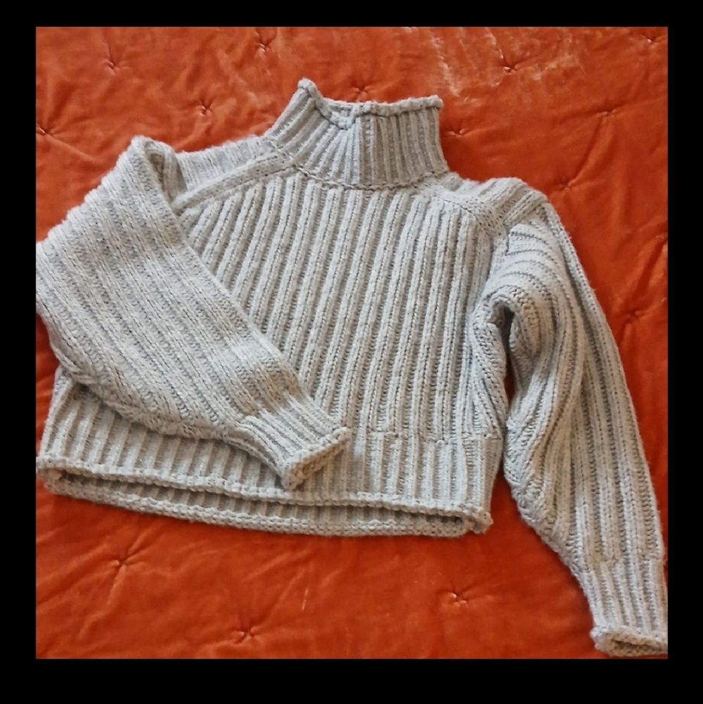 H&M Thick Gray Rib Knit Short Waisted  5% Wool Sweater Oversized XS